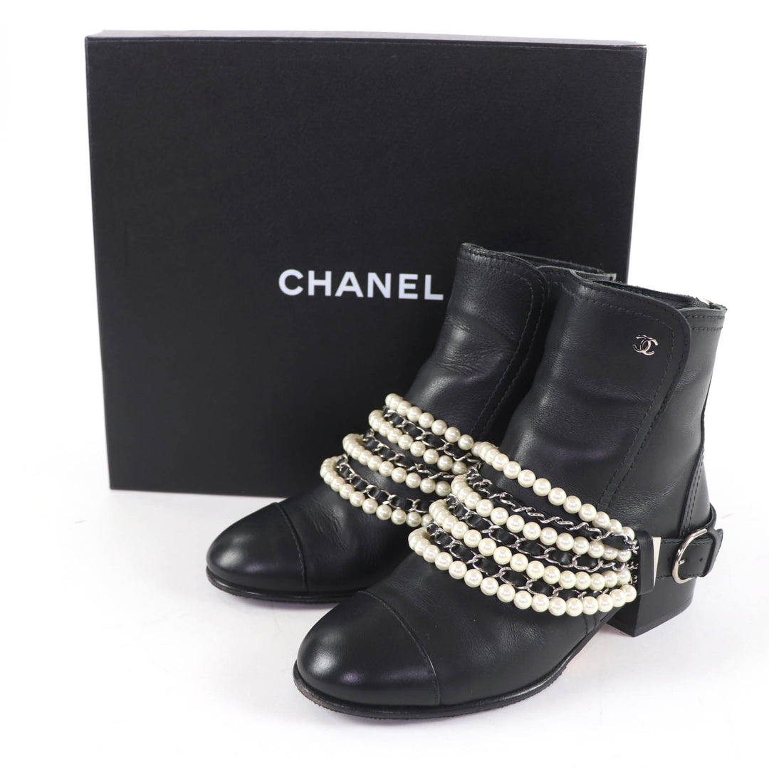 極美品☆CHANEL シャネル G33931 ココマーク フェイクパール・チェーン レザー ショートブーツ ブラック 36 箱付 イタリア製 レディース
