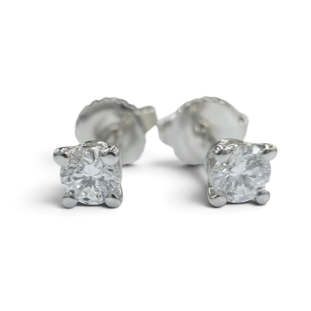 極美品☆TIFFANY&amp;Co. ティファニー スタッド ダイヤ ピアス PT950 ダイヤ:総0.22ct（2粒合計）11年5月購入 プラチナ 重量1.31g 箱付き