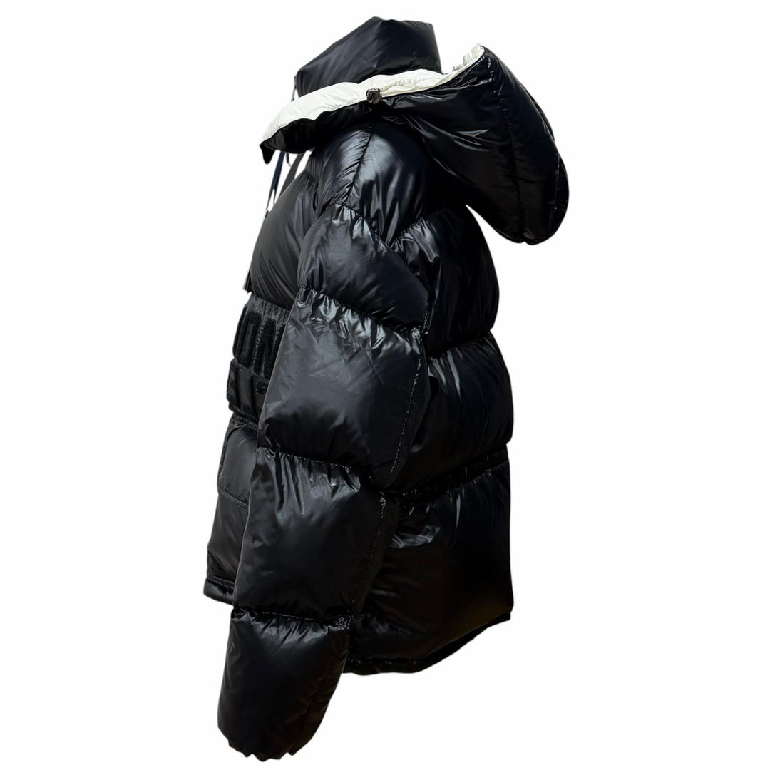 未使用品★MONCLER モンクレール 2022年製 ABBAYE フロントロゴ フード付 ZIP UP ダウンジャケット ブラック 3 正規品 レディース