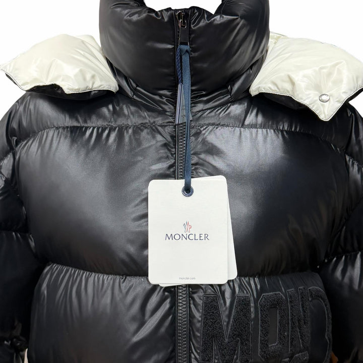 未使用品★MONCLER モンクレール 2022年製 ABBAYE フロントロゴ フード付 ZIP UP ダウンジャケット ブラック 3 正規品 レディース