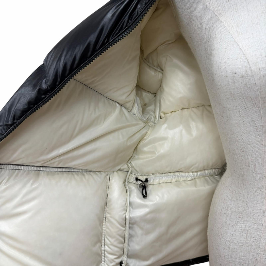 未使用品★MONCLER モンクレール 2022年製 ABBAYE フロントロゴ フード付 ZIP UP ダウンジャケット ブラック 3 正規品 レディース