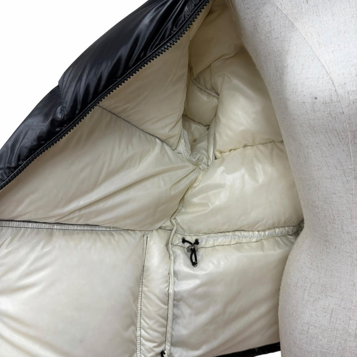 未使用品★MONCLER モンクレール 2022年製 ABBAYE フロントロゴ フード付 ZIP UP ダウンジャケット ブラック 3 正規品 レディース