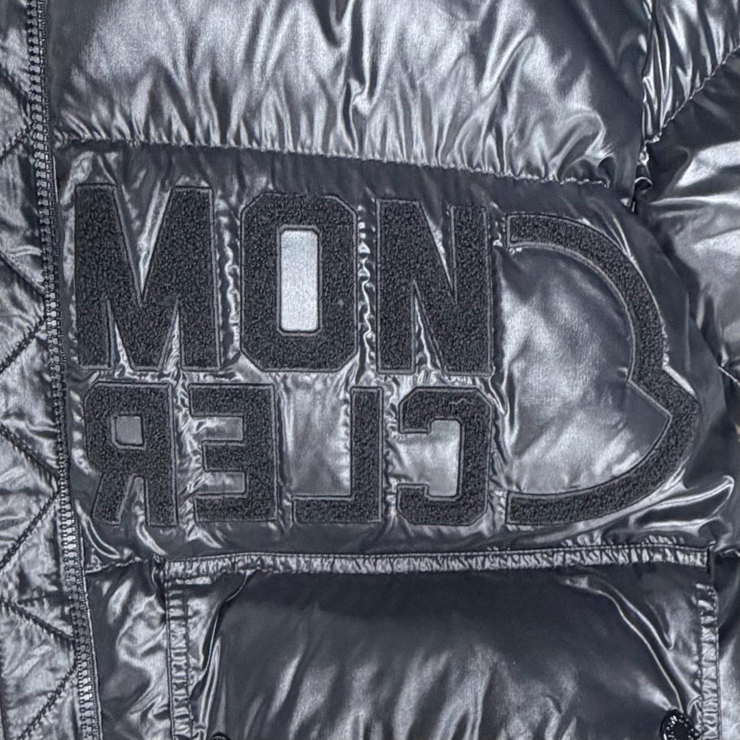 未使用品★MONCLER モンクレール 2022年製 ABBAYE フロントロゴ フード付 ZIP UP ダウンジャケット ブラック 3 正規品 レディース