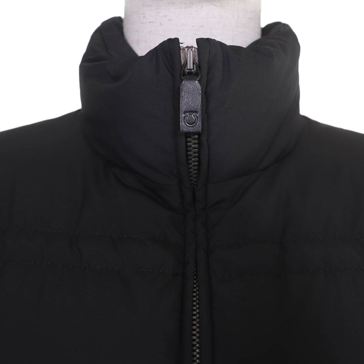 美品☆Salvatore Ferragamo サルヴァトーレフェラガモ ガンチーニ金具 ZIP UP ダウンコート ブラック 40 イタリア製 正規品 レディース
