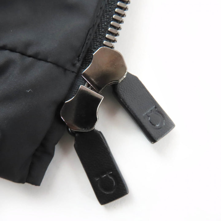 美品☆Salvatore Ferragamo サルヴァトーレフェラガモ ガンチーニ金具 ZIP UP ダウンコート ブラック 40 イタリア製 正規品 レディース