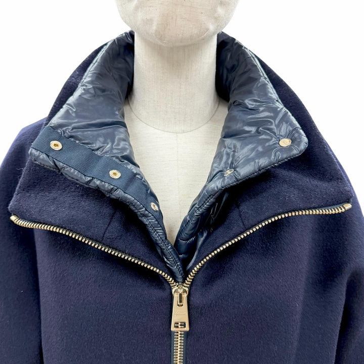 美品△Herno ヘルノ 2024年製 CA000544D ロゴプレート スタンドカラー レイヤード ウール パデッド コート ネイビー 44 伊製 レディース