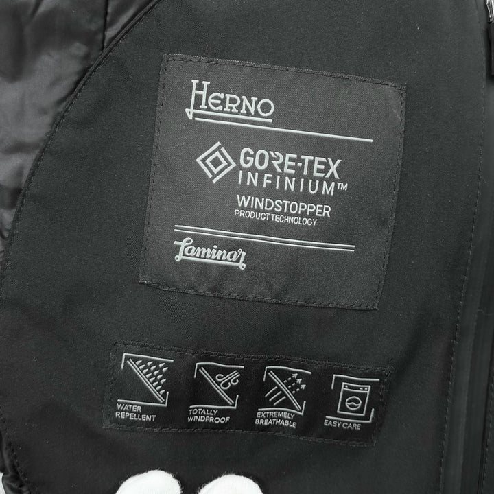 極美品★Herno ヘルノ 2023年製 PI080DL ラミナー フード付 ロゴZIP ダウンコート ブラック 38 正規品 ガーメント・ハンガー付き