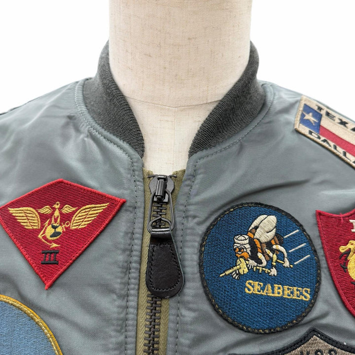 極美品▼AVIREX アヴィレックス 783-3952036 TOP GUN MA-1 CUSTOM ワッペン付き 中綿入り ZIPUP フライトジャケット スカジャン M 正規品