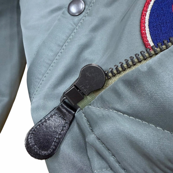 極美品▼AVIREX アヴィレックス 783-3952036 TOP GUN MA-1 CUSTOM ワッペン付き 中綿入り ZIPUP フライトジャケット スカジャン M 正規品