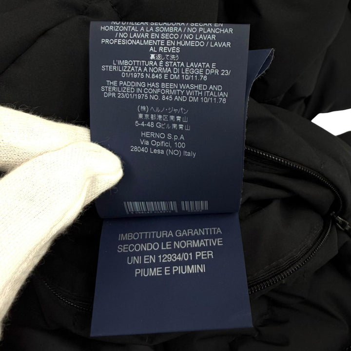 美品★Herno ヘルノ PI080DL Laminar GORETEX フード付 ロゴ入り ZIP UP ダウンコート ダウンジャケット ブラック 38 正規品 レディース