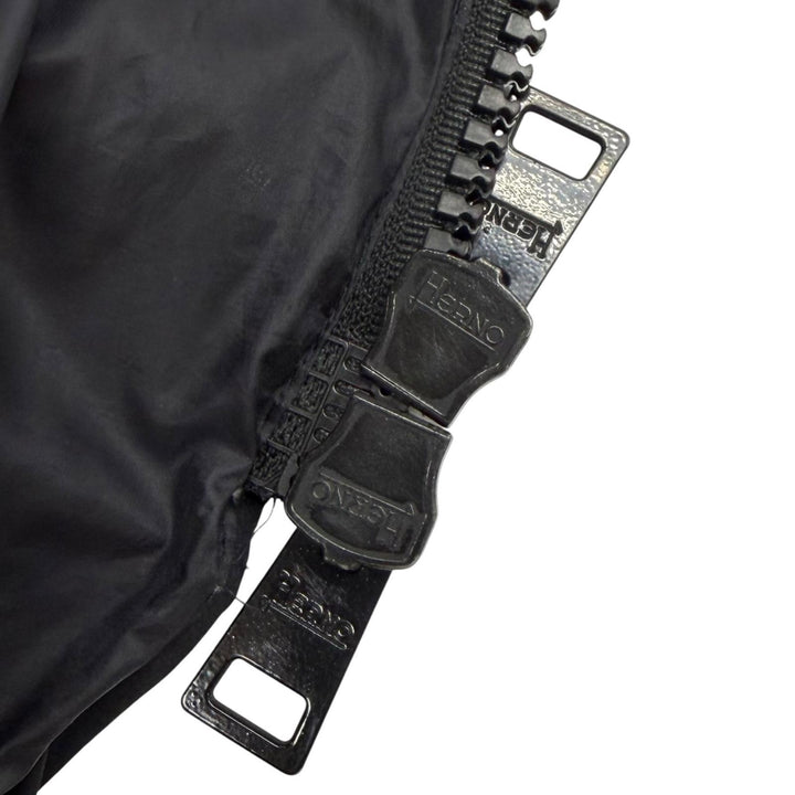 美品★Herno ヘルノ PI080DL Laminar GORETEX フード付 ロゴ入り ZIP UP ダウンコート ダウンジャケット ブラック 38 正規品 レディース