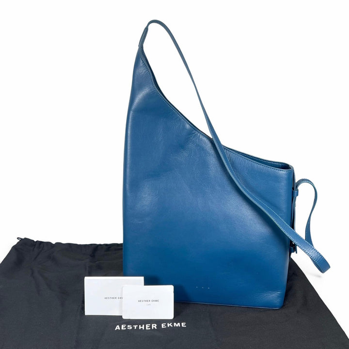 極美品▲AESTHER EKME エスター エクミ DEMI LUNE アシンメトリー レザー ショルダーバッグ ブルー スペイン製 レディース 保存袋付き