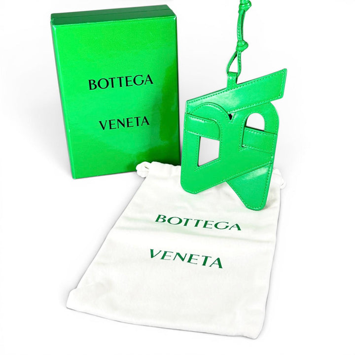 極美品▲BOTTEGAVENETA ボッテガヴェネタ カットアウト BV フォンスリーブ レザー 携帯 スマホアクセサリー グリーン 伊製 レディース