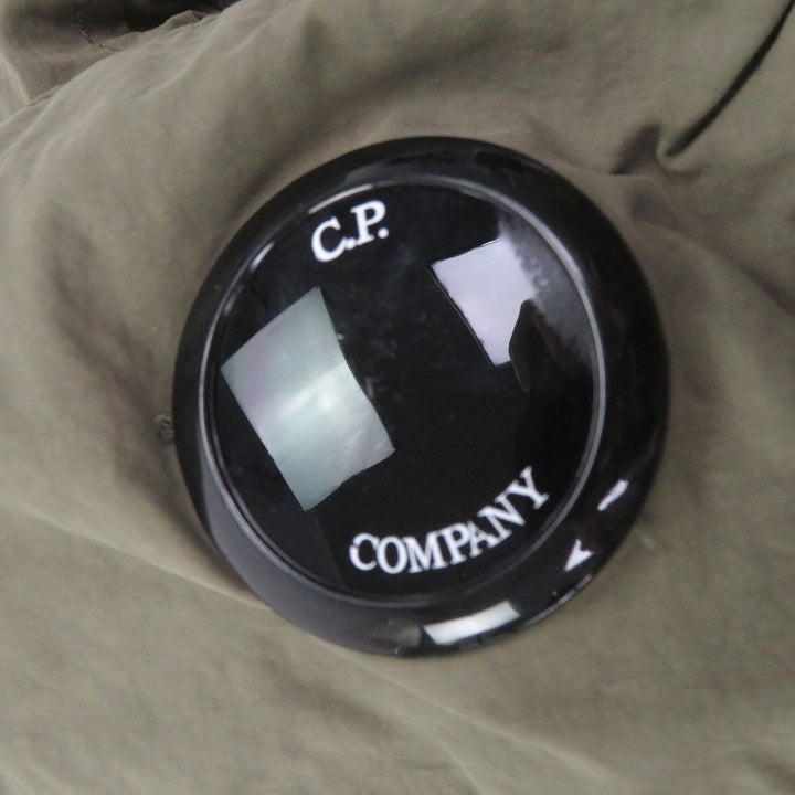 美品□C.P.Company シーピーカンパニー FLATT NYLON フーデッド パファージャケット 中綿入り ブルゾンジャケット カーキ 50 正規品