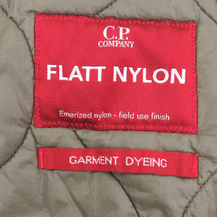 美品□C.P.Company シーピーカンパニー FLATT NYLON フーデッド パファージャケット 中綿入り ブルゾンジャケット カーキ 50 正規品