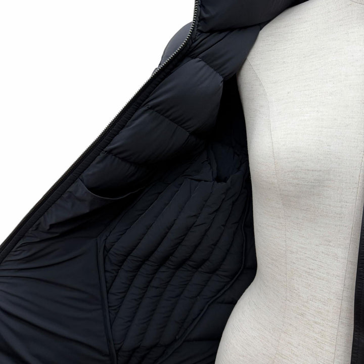 極美品★MACKAGE マッカージュ 11602609-0A FARREN フード・レザーロゴワッペン付 ZIP UP ダウンコート M 正規品 ガーメント・ハンガー付