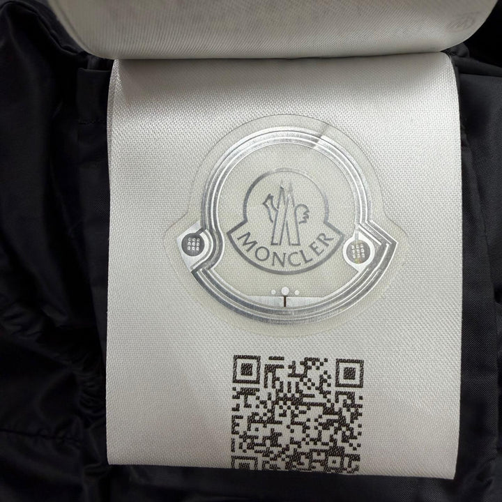 美品☆MONCLER モンクレール 2022年製 H20931C51601 HERMIFUR エルミファー ロゴワッペン・フード付 ダウンコート ブラック 00 正規品