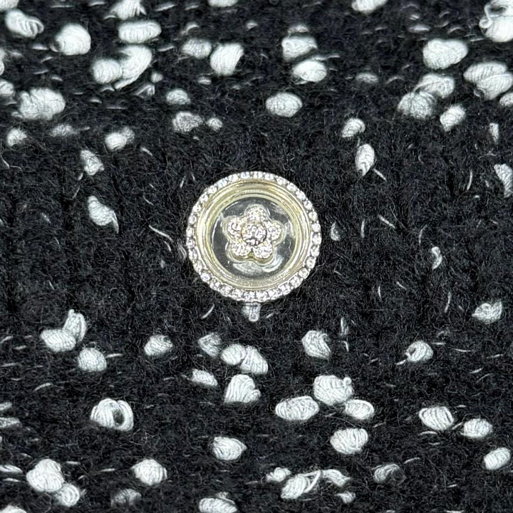 極美品★CHANEL シャネル P76171K10976 カシミヤ シルク混 ココマークボタン ラインストーン ニット カーディガン 黒 白 38 正規品