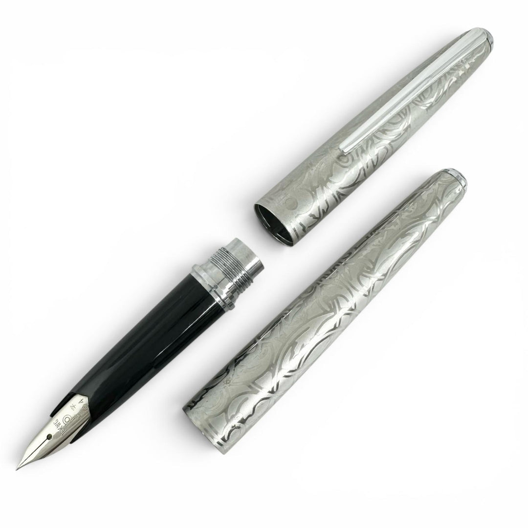 美品▲PLATINUM プラチナ ペン先K18WG 唐草模様 細字 カートリッジ式 ヴィンテージ 万年筆 筆記具 シルバー メンズ