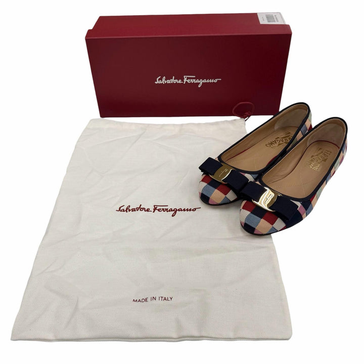 極美品◇Salvatore Ferragamo サルヴァトーレフェラガモ VARINA ヴァラリボン ファブリック スウェードレザー使い フラット パンプス 4.5