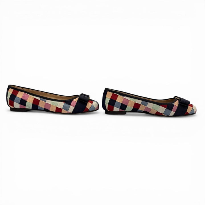 極美品◇Salvatore Ferragamo サルヴァトーレフェラガモ VARINA ヴァラリボン ファブリック スウェードレザー使い フラット パンプス 4.5