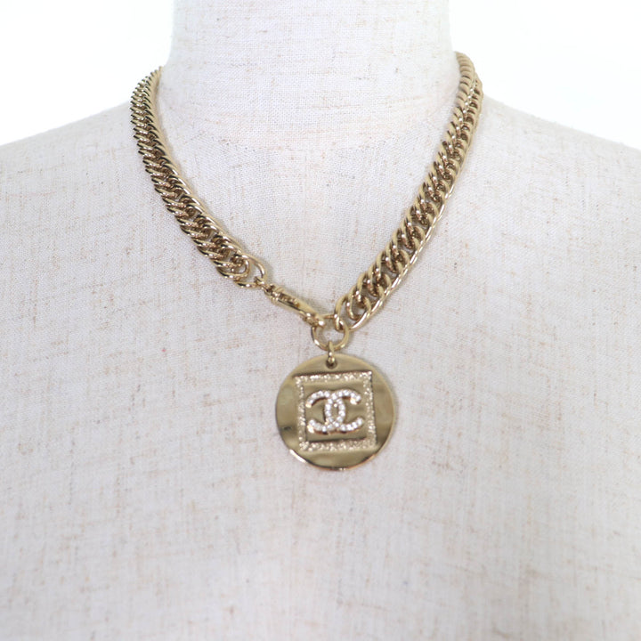 美品☆CHANEL シャネル B23P メタル ココマーク ラインストーン付 コインネックレス チョーカー ゴールド イタリア製 レディース