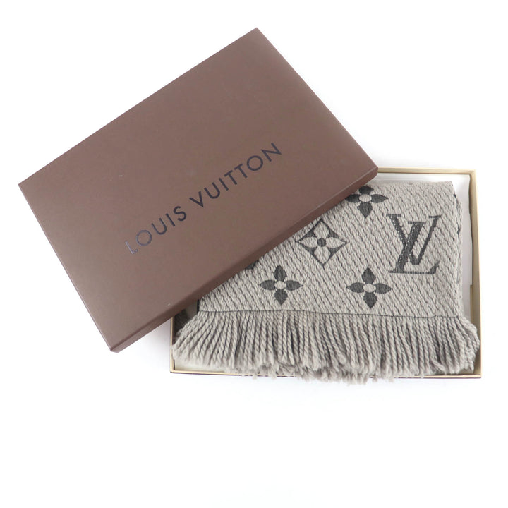 美品★LOUIS VUITTON ルイヴィトン エシャルプ ロゴマニア ウール シルク混 フリンジ付 マフラー グレージュ 箱付き イタリア製 正規品
