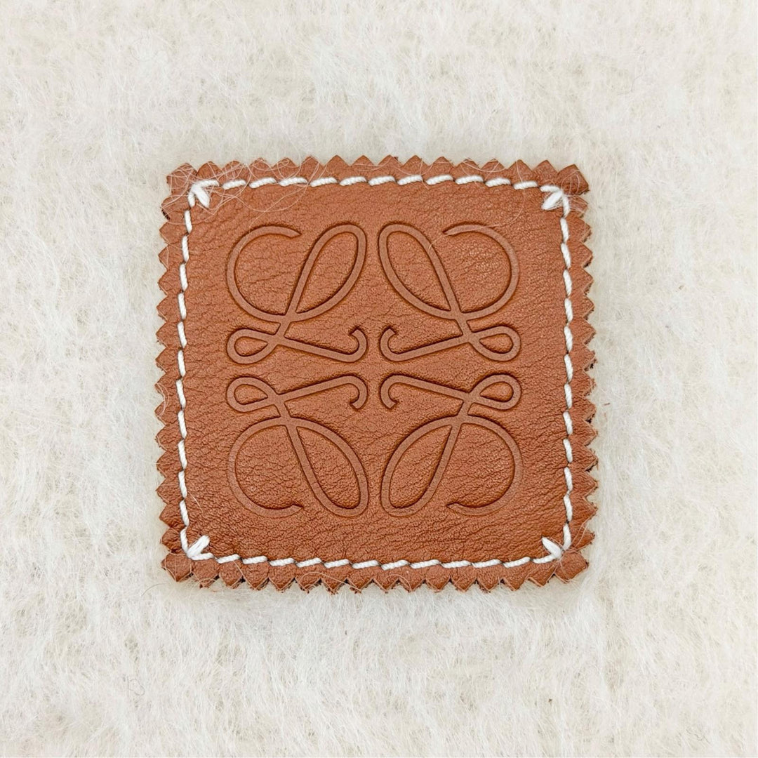 極美品△LOEWE ロエベ モヘア ウール アナグラムレザーパッチ フリンジ ロング マフラー アイボリー スペイン製 正規品 レディース 箱付