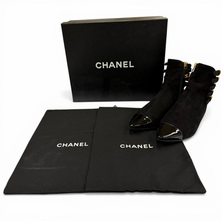 極美品◇CHANEL シャネル G30600 ココマーク金具付き サイドジップ パテント使い スウェードレザー アンクルブーツ 36.5 箱・袋付き 伊製
