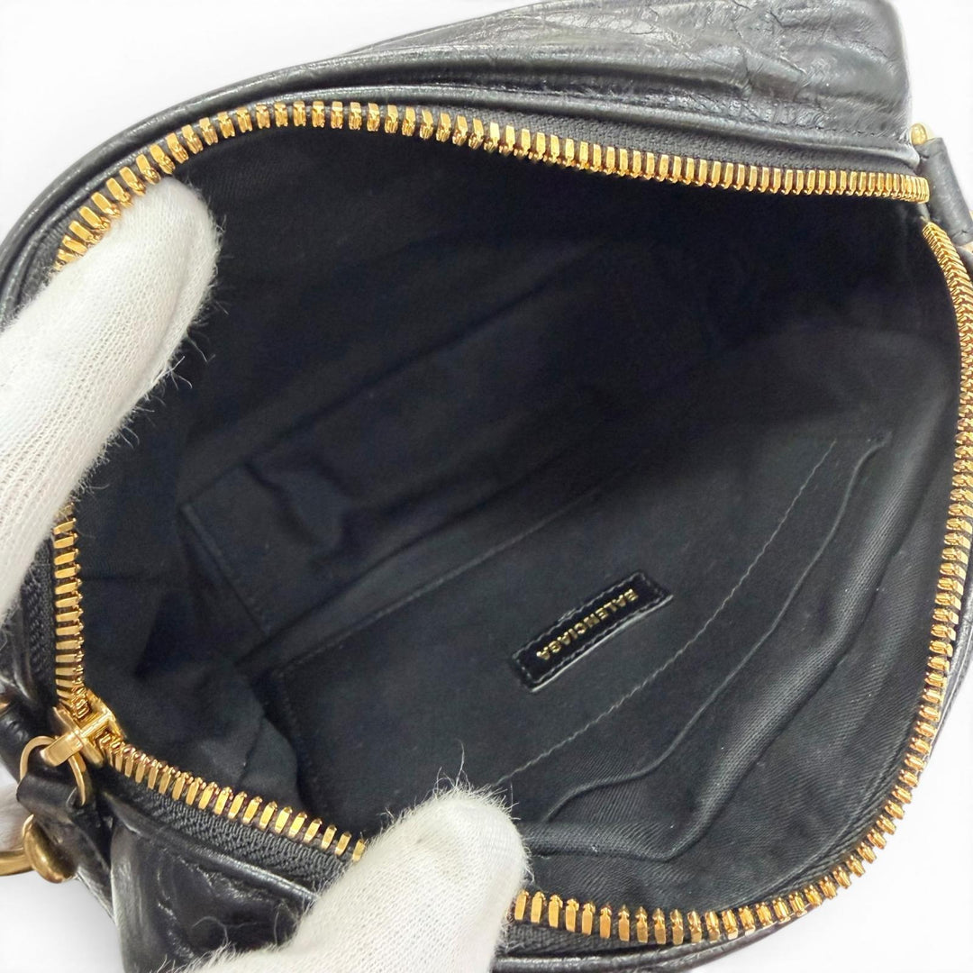 極美品△BALENCIAGA バレンシアガ 806459 モナコ アリーナカーフスキン カメラバッグ チェーン ショルダーバッグ ブラック ゴールド金具