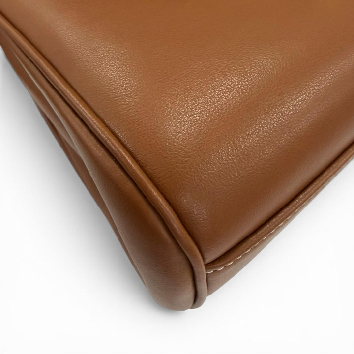 美品☆CELINE セリーヌ 19685 ティーン ソフト 16 セーズ レザー ショルダーバッグ タン ゴールド金具 レディース イタリア製 保存袋付き
