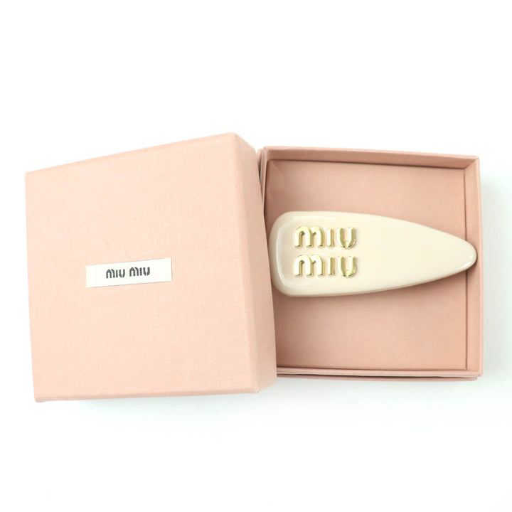 極美品☆MIUMIU ミュウミュウ 5IF092 パテントレザー ヘアクリップ ロゴ バレッタ ベージュ 箱付き レディース