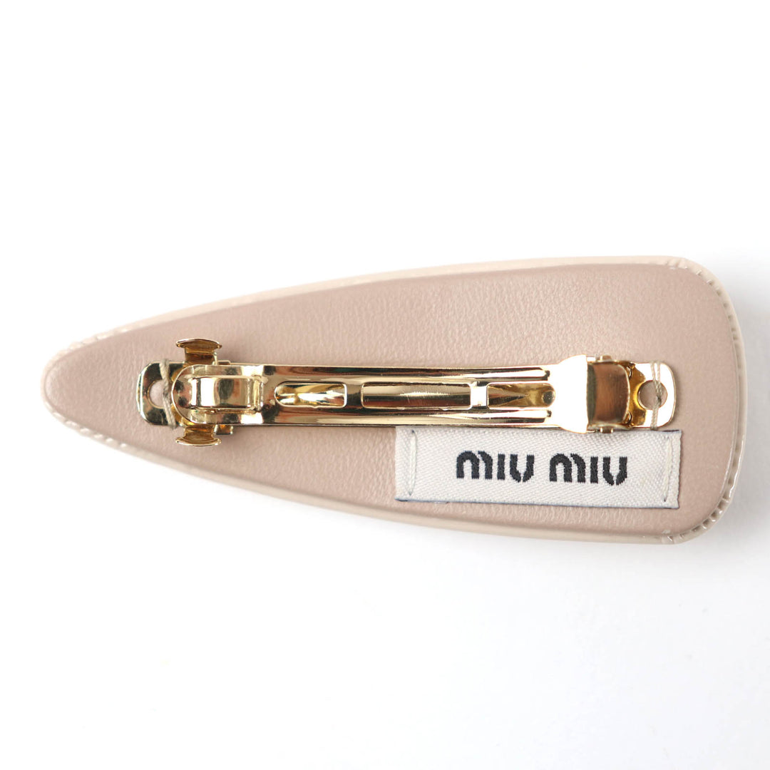 極美品☆MIUMIU ミュウミュウ 5IF092 パテントレザー ヘアクリップ ロゴ バレッタ ベージュ 箱付き レディース