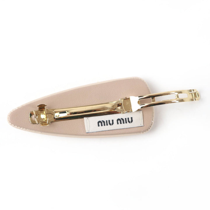 極美品☆MIUMIU ミュウミュウ 5IF092 パテントレザー ヘアクリップ ロゴ バレッタ ベージュ 箱付き レディース