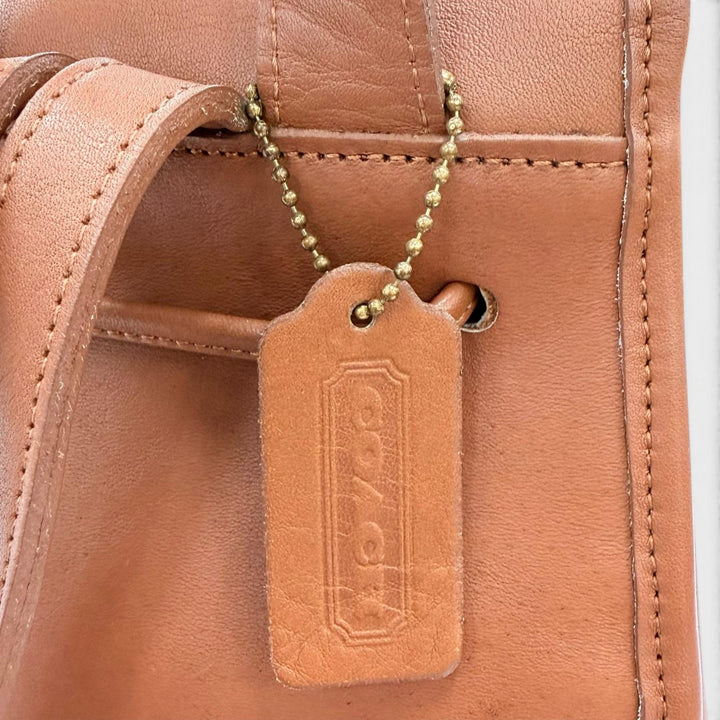 美品◇COACH コーチ ヴィンテージ 9960 グローブレザー ロゴチャーム付き リュックサック デイパック ブラウン ゴールド金具 レディース