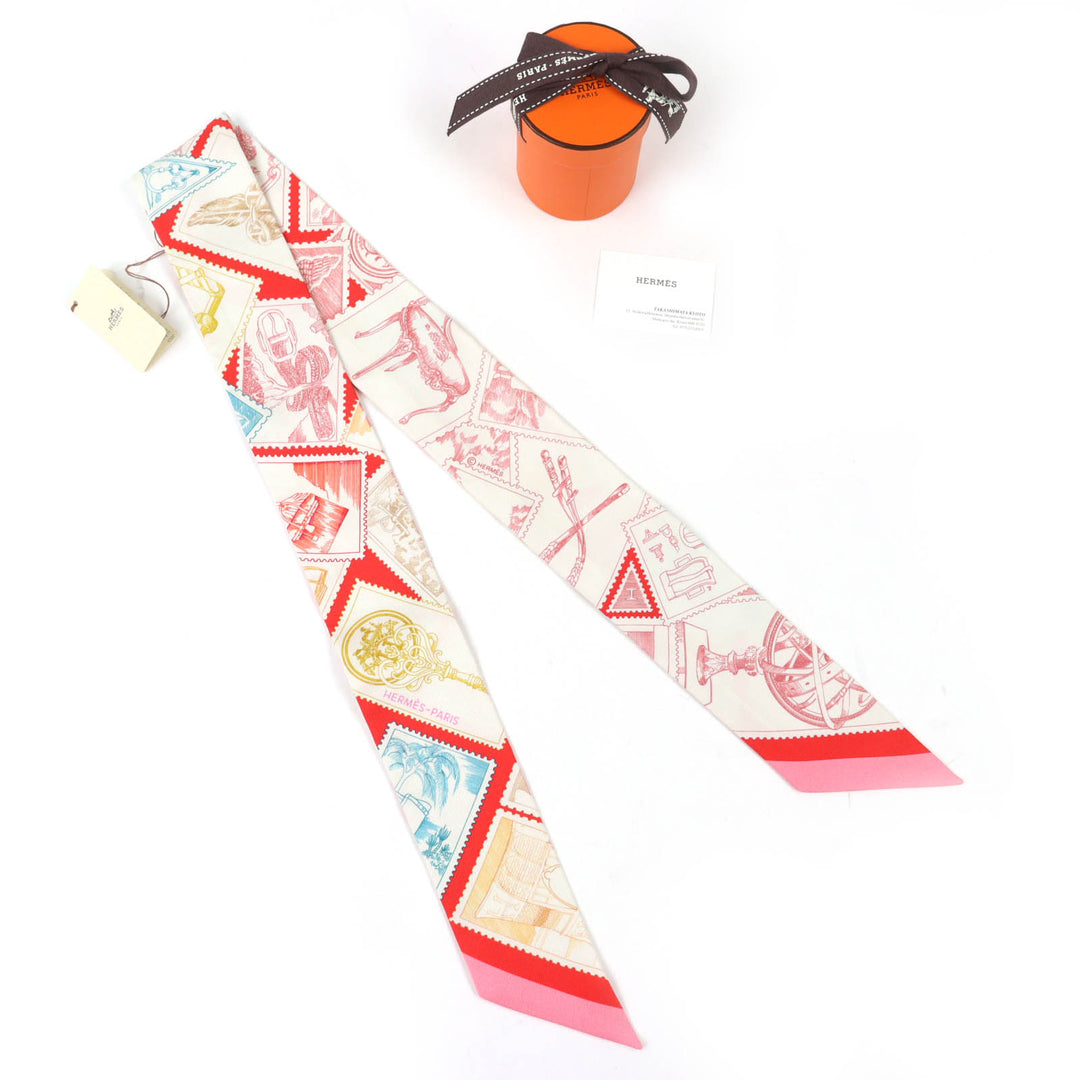未使用品△HERMES エルメス H064205S ツイリー フォーブルの切手愛好家 シルク100％ ローズ ルージュ マルチカラー スカーフ 箱付き 仏製