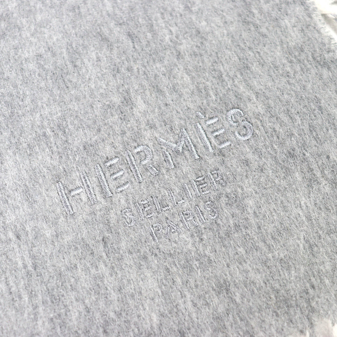 極美品△HERMES エルメス 24AW H259130S カシミヤ100% ロゴ刺繍 ダブルフェイス フリンジ マフラー ストール ショール グレー イギリス製