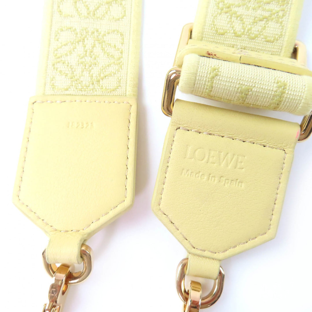 美品☆LOEWE ロエベ レザー使い アナグラム ロゴ ショルダーストラップ イエロー ゴールド金具 スペイン製 レディース 保存袋付き