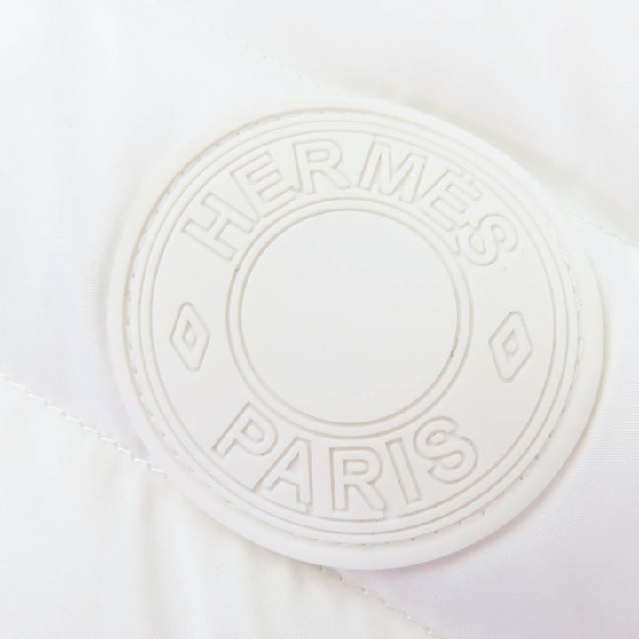 極美品☆HERMES エルメス 24AW 4H0169DR セリエロゴラバーパッチ ZIP UP ダウンベスト ホワイト 40 イタリア製 正規品 レディース