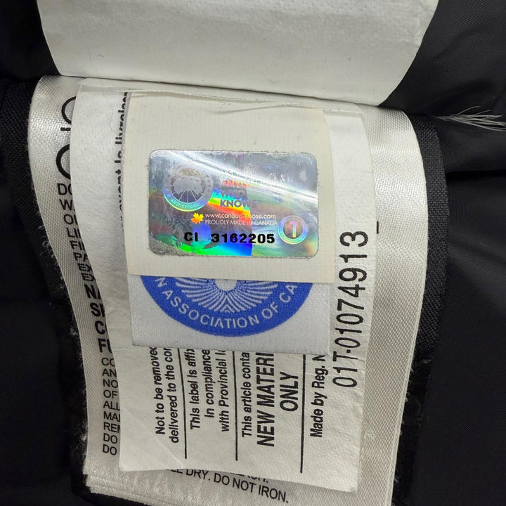 良品▼CANADA GOOSE カナダグース 2301JM RUSSELL ロゴワッペン ファー付 フーデッド ZIPUP ダウンジャケット ブラック カナダ製 正規品