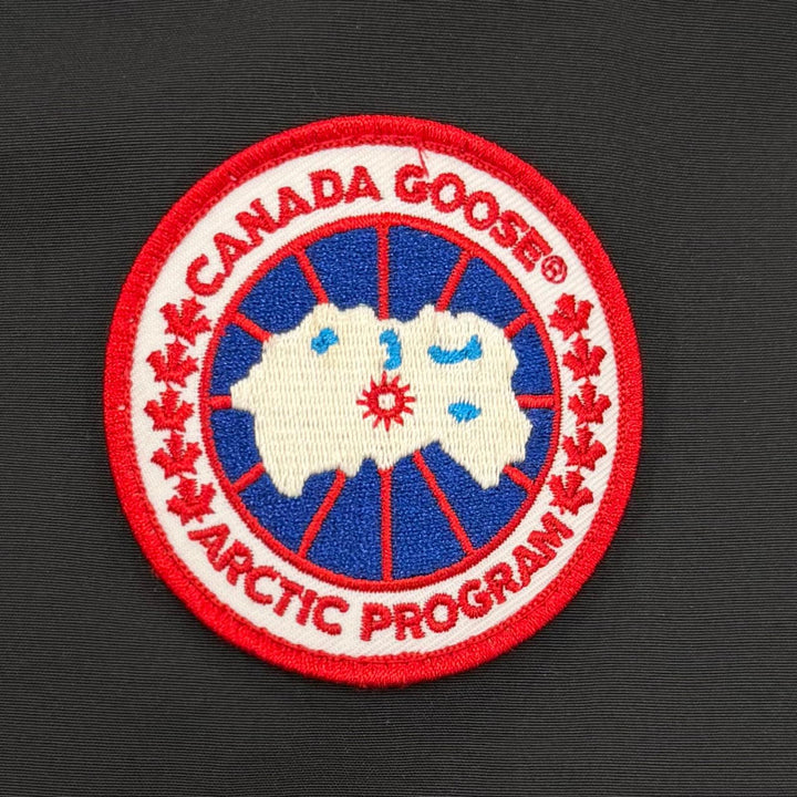 良品▼CANADA GOOSE カナダグース 2301JM RUSSELL ロゴワッペン ファー付 フーデッド ZIPUP ダウンジャケット ブラック カナダ製 正規品