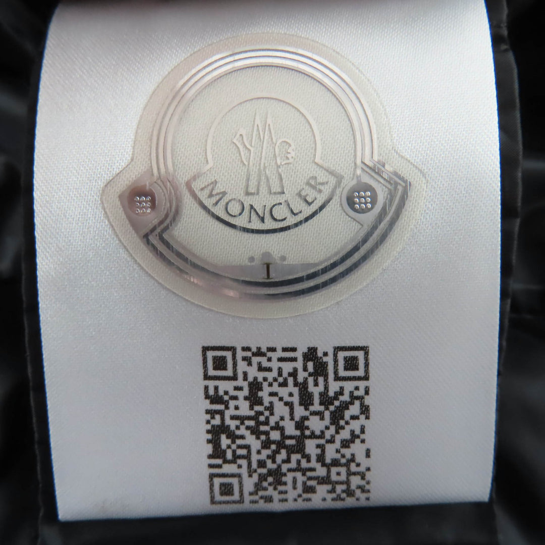 美品☆MONCLER モンクレール 22-23AW AUBIGNY ロゴワッペン・フード付 ダウンコート 黒 0 ハンガー・ガーメント付 正規品　レディース