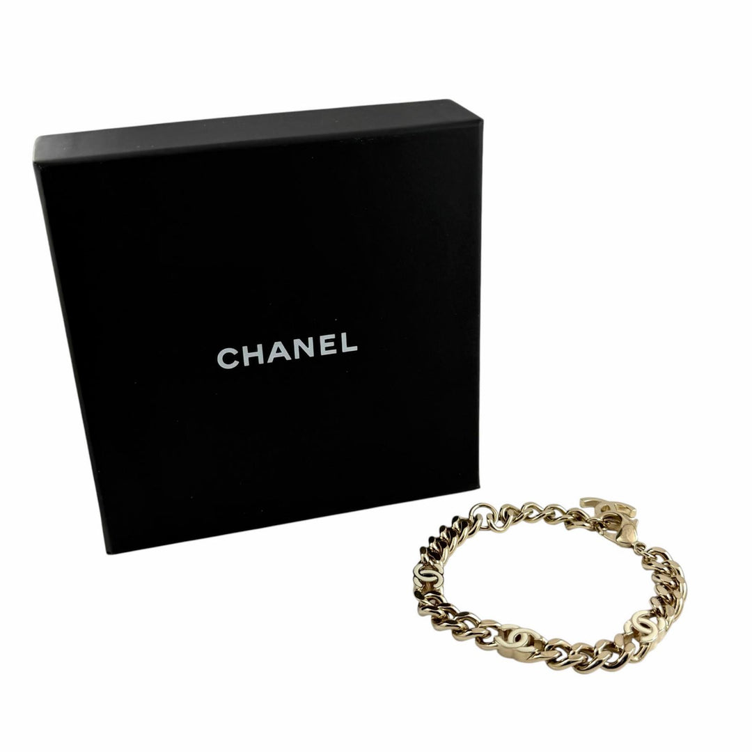 美品◇CHANEL シャネル B22S AB8299 ココマーク チェーン ブレスレット アクセサリー ゴールド ホワイト 箱付き イタリア製 レディース