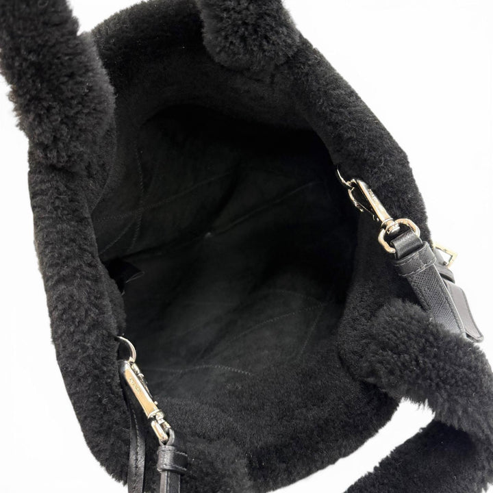 極美品★PRADA プラダ 1BG378 ポーチ付 トライアングルロゴ 2WAY ムートン ファー バッグ ショルダーバッグ ブラック 保存袋付き