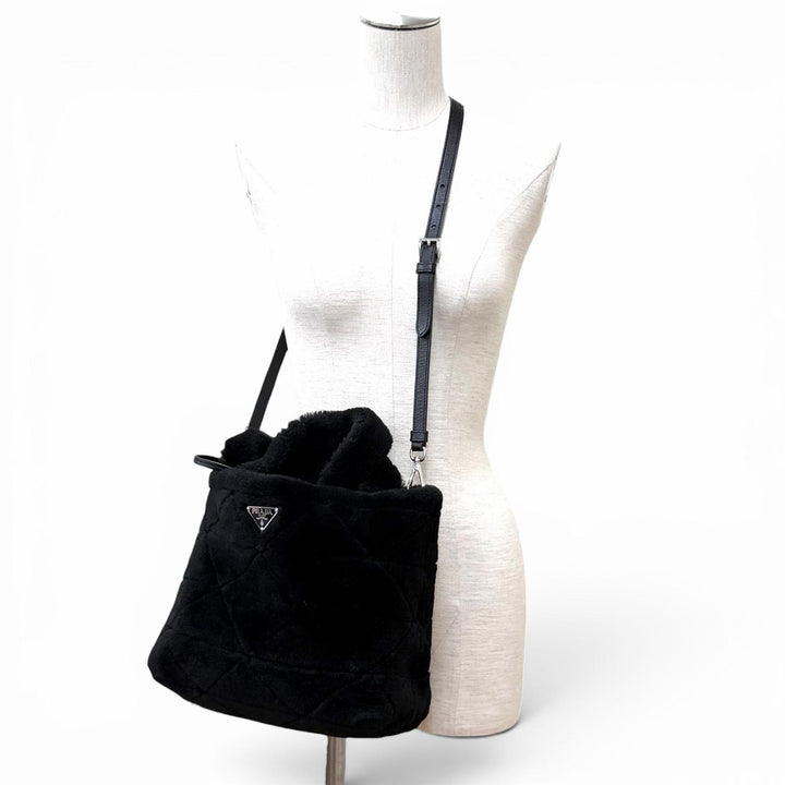 極美品★PRADA プラダ 1BG378 ポーチ付 トライアングルロゴ 2WAY ムートン ファー バッグ ショルダーバッグ ブラック 保存袋付き