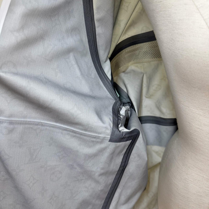 未使用品◇LOUIS VUITTON ルイヴィトン 25AW 1AIPRX Sporty Cut Out Parka 裏モノグラム ブルゾン アイボリー 38 伊製 正規品 レディース