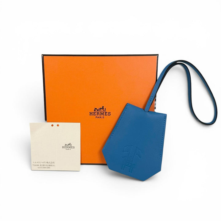 未使用品▲HERMES エルメス ニューイヤーズギフト 2024 キークロシェット スイフト チャーム ブルー フランス製 レディース 箱付き