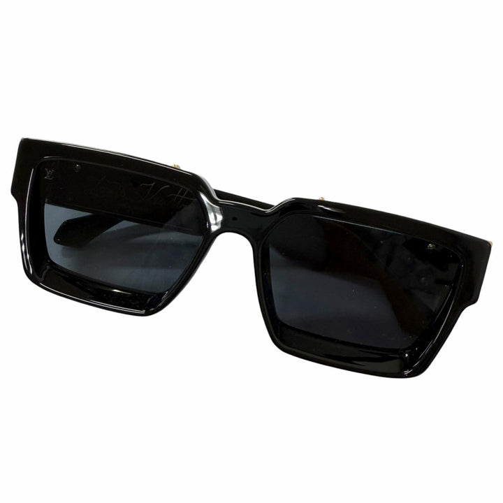 極美品□LOUIS VUITTON ルイヴィトン 2025年製 Z1165E サングラス 1.1ミリオネア 現行品 ブラック 58□17-145 イタリア製 定価123200円