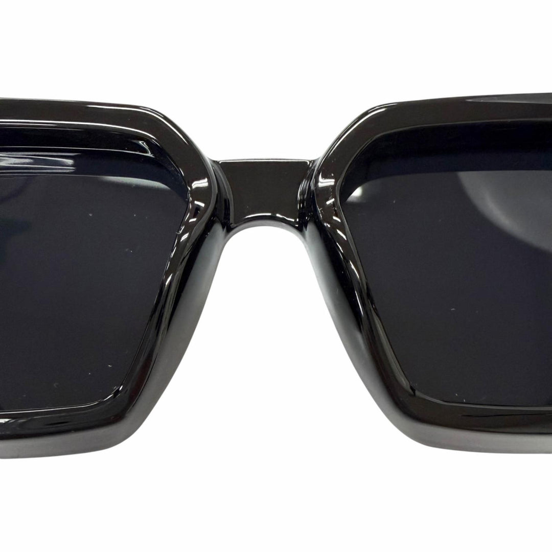 極美品□LOUIS VUITTON ルイヴィトン 2025年製 Z1165E サングラス 1.1ミリオネア 現行品 ブラック 58□17-145 イタリア製 定価123200円
