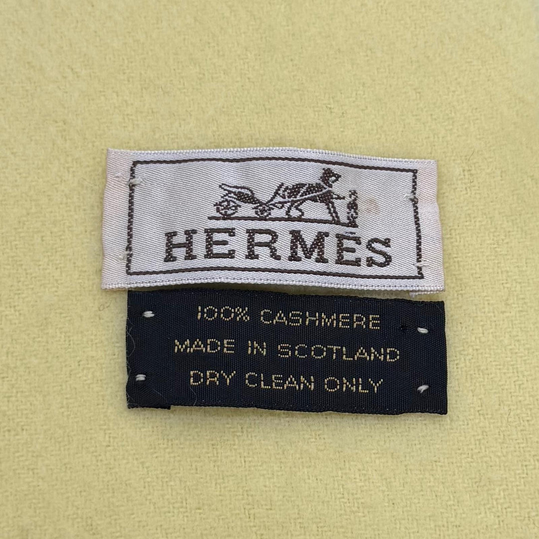 美品★HERMES エルメス カシミヤ100％ ロゴ刺繍 フリンジ マフラー ストール イエロー スコットランド製 レディース